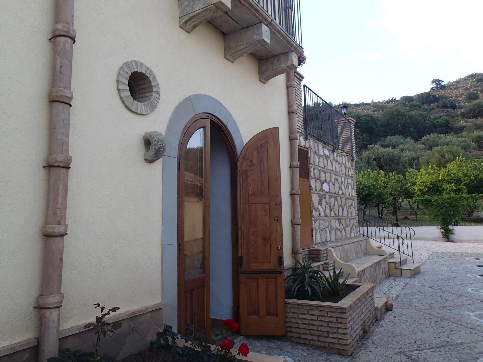 Patitiri ξενώνας Santa Teresa Di Riva Εξωτερικό φωτογραφία