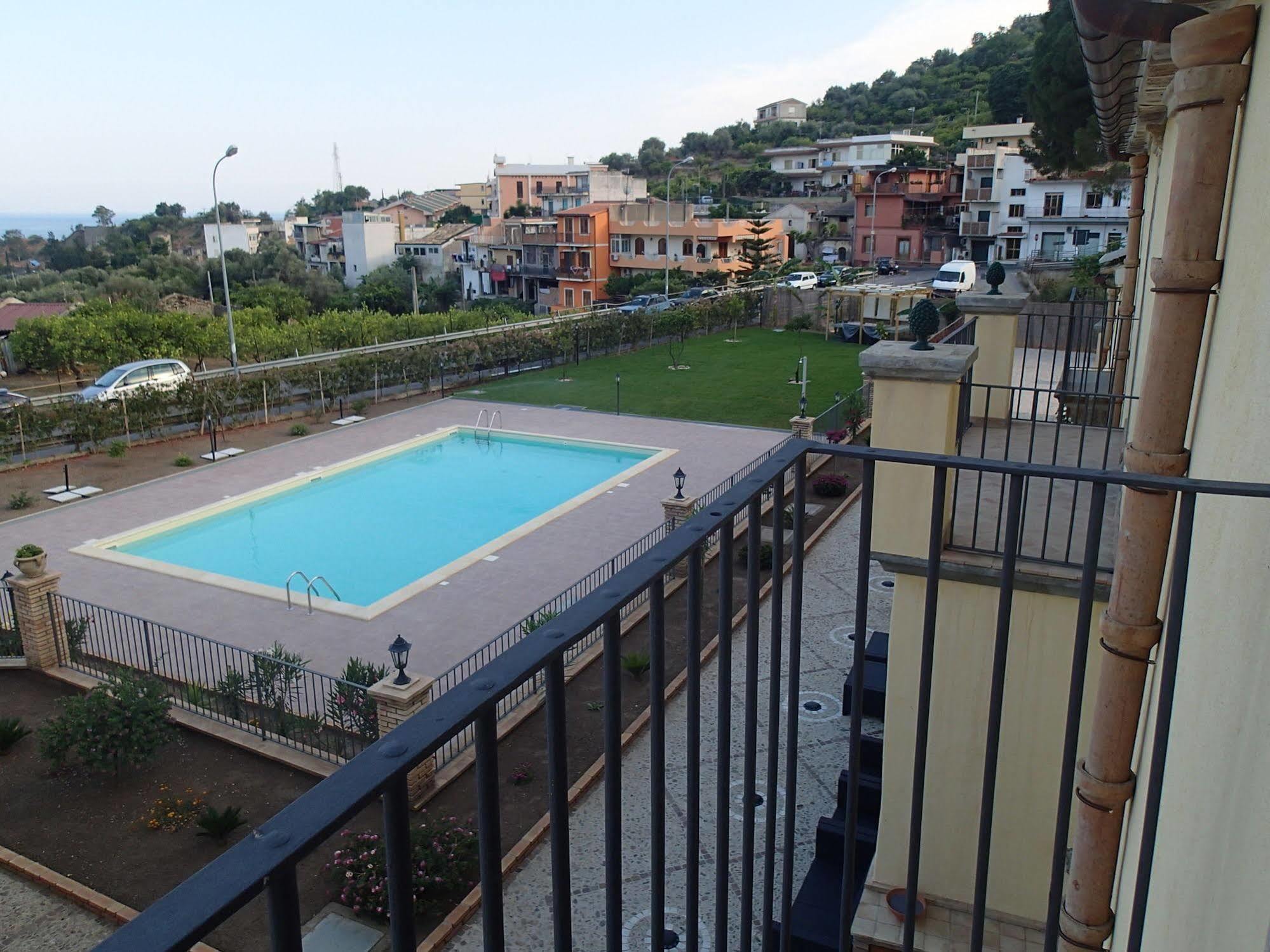 Patitiri ξενώνας Santa Teresa Di Riva Εξωτερικό φωτογραφία