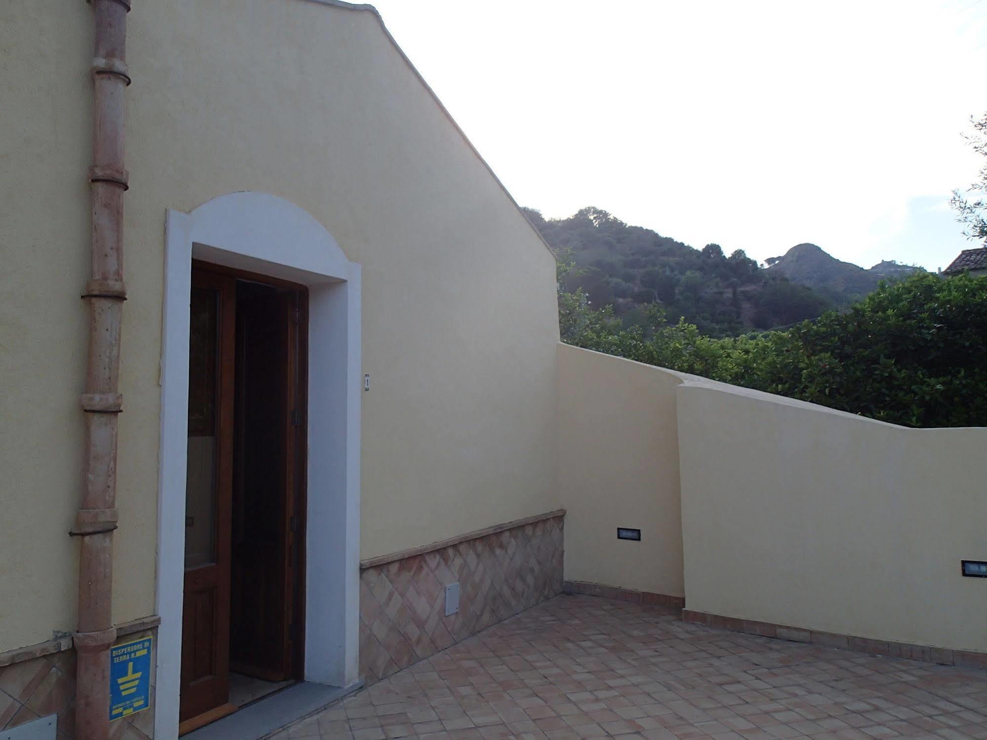 Patitiri ξενώνας Santa Teresa Di Riva Εξωτερικό φωτογραφία